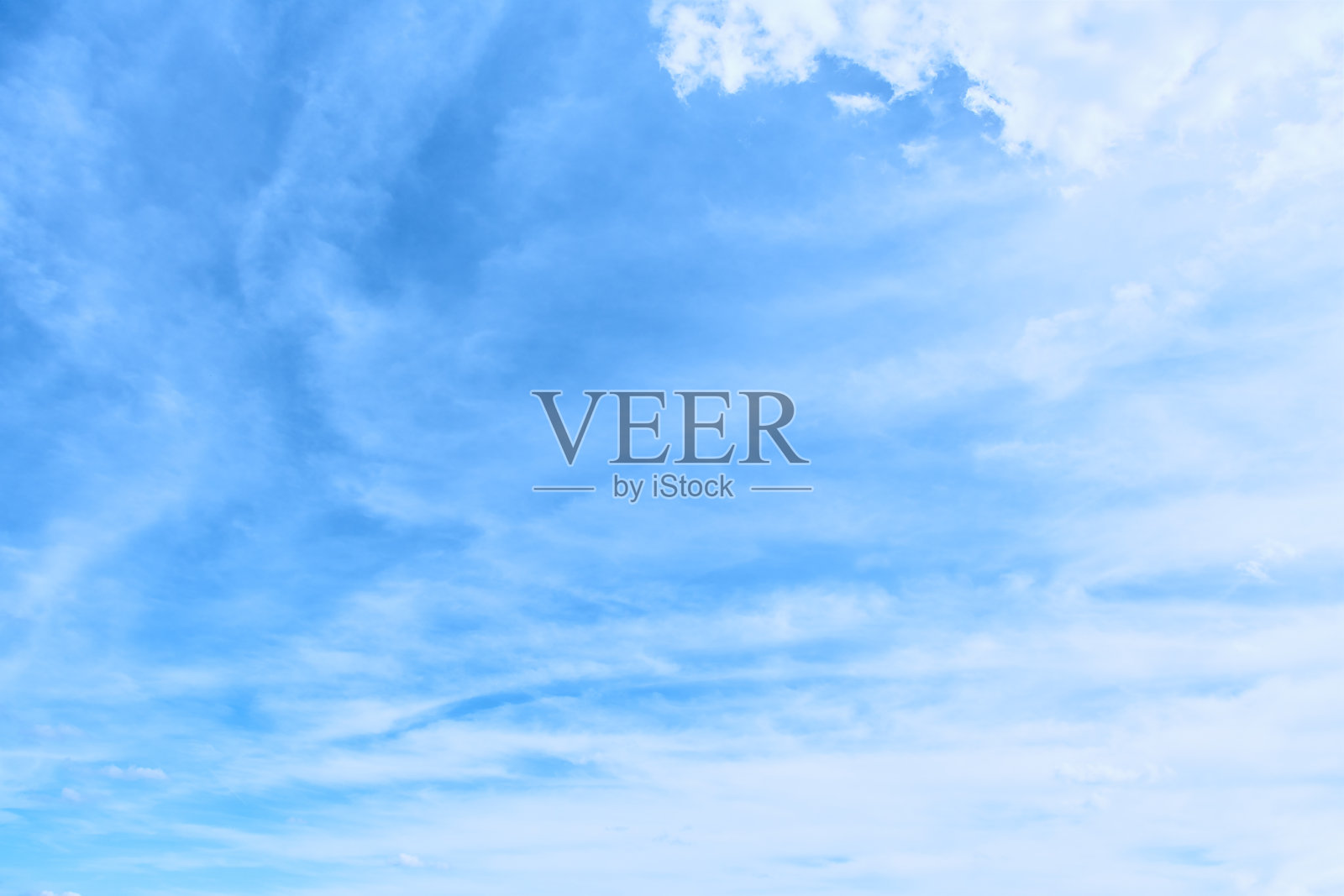 明亮的蓝天，白云的背景照片摄影图片