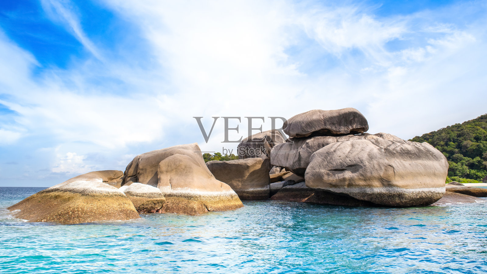 泰国斯米兰群岛的岩石海岸照片摄影图片