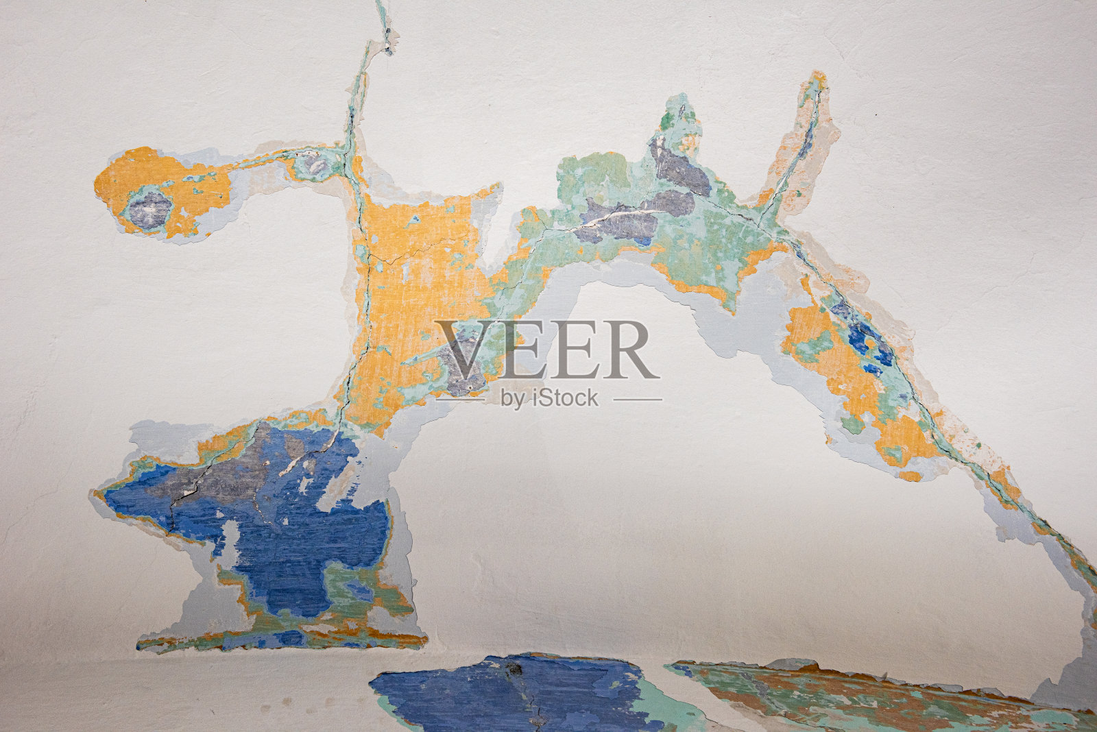 耶路撒冷建筑内墙白色表面后多色油漆剥落层抽象图案细节照片摄影图片