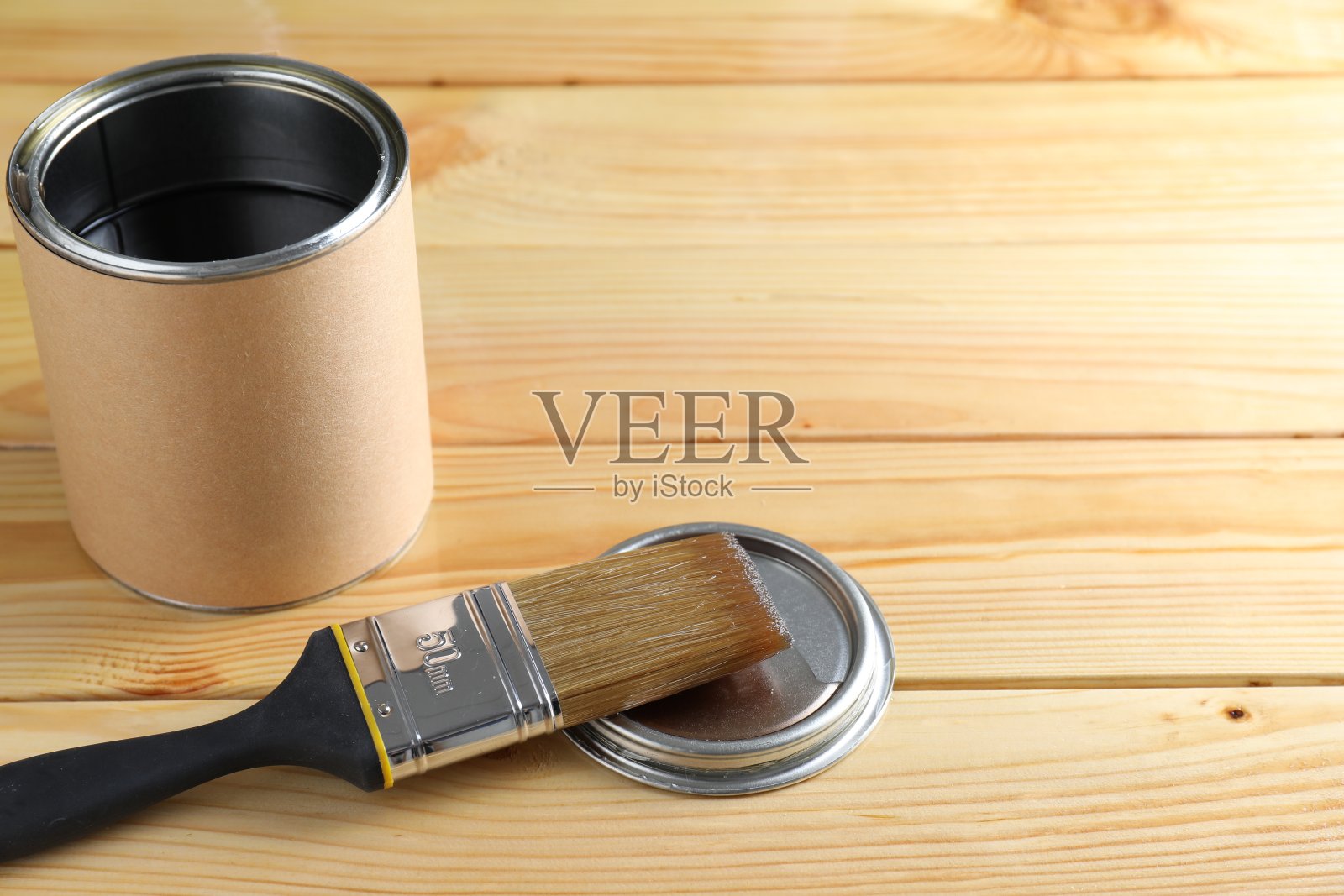 能否在木器表面刷上用木渍，留出文字空间照片摄影图片