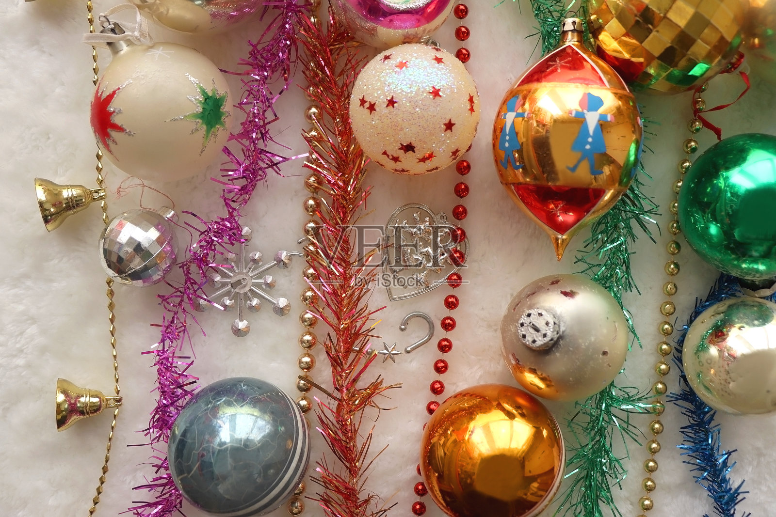 俗气的复古圣诞装饰品照片摄影图片