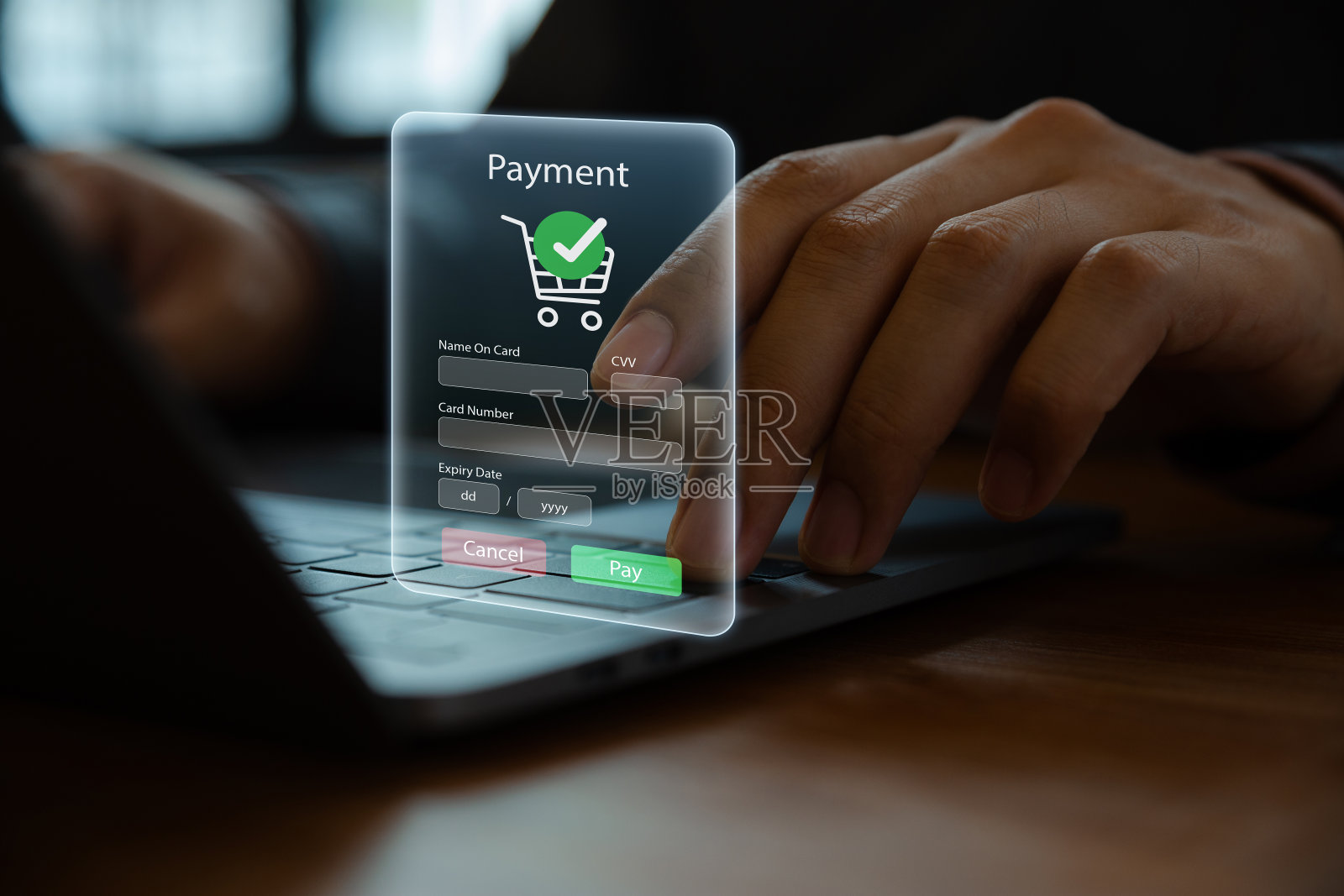 网上支付的概念，年轻人使用笔记本电脑与银行应用程序通过互联网网络。照片摄影图片