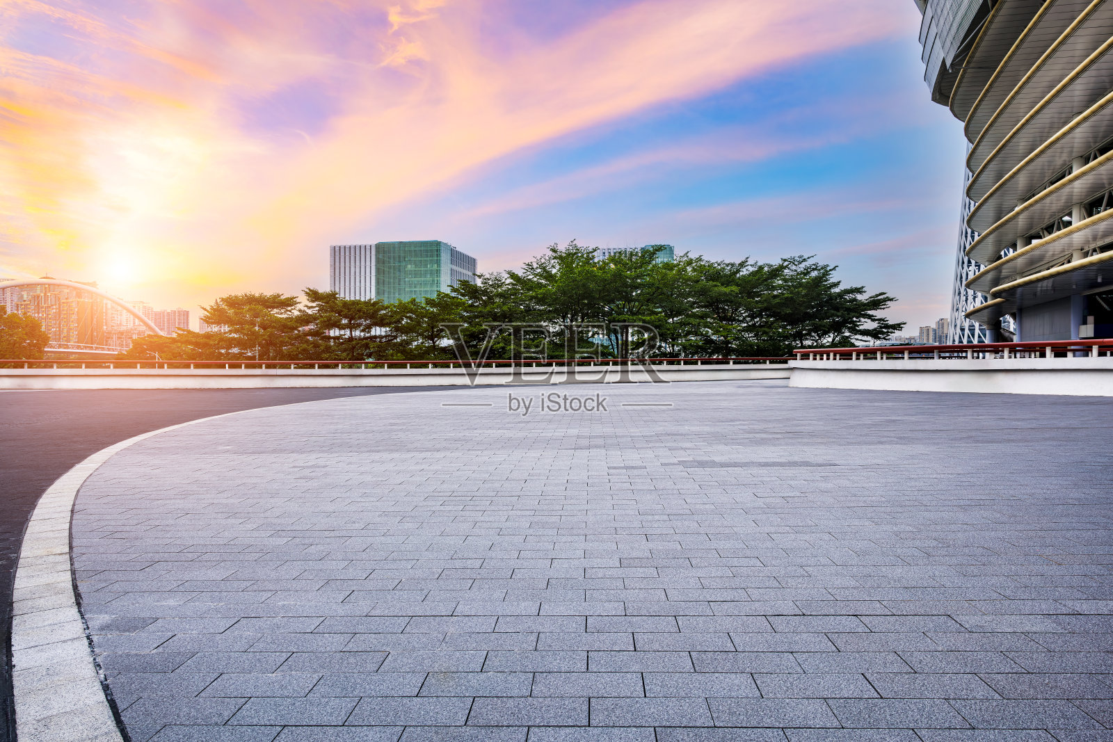 中国广州，空砖地板和木结构的建筑照片摄影图片
