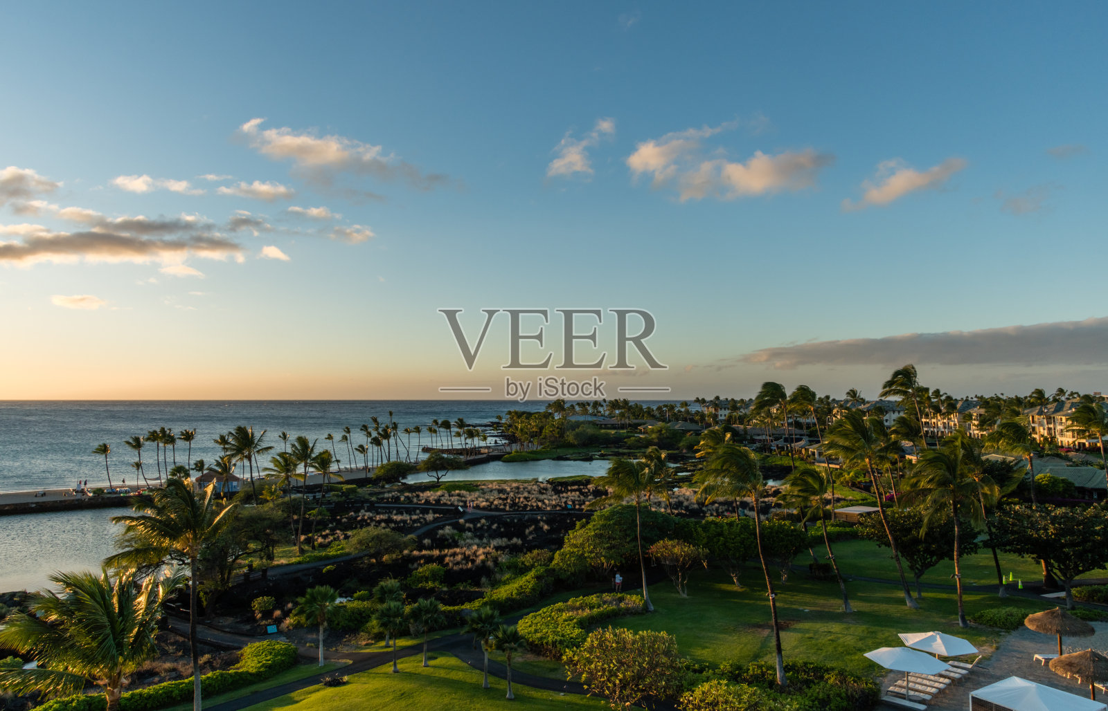 美丽的空中威科罗亚海滩夕阳，大岛，夏威夷照片摄影图片