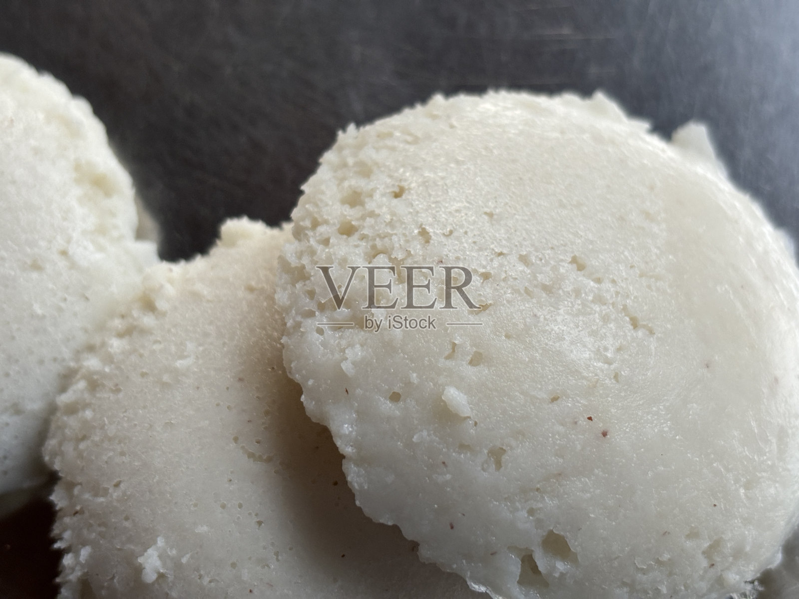 Idli的创意照片，著名的南印度菜照片摄影图片