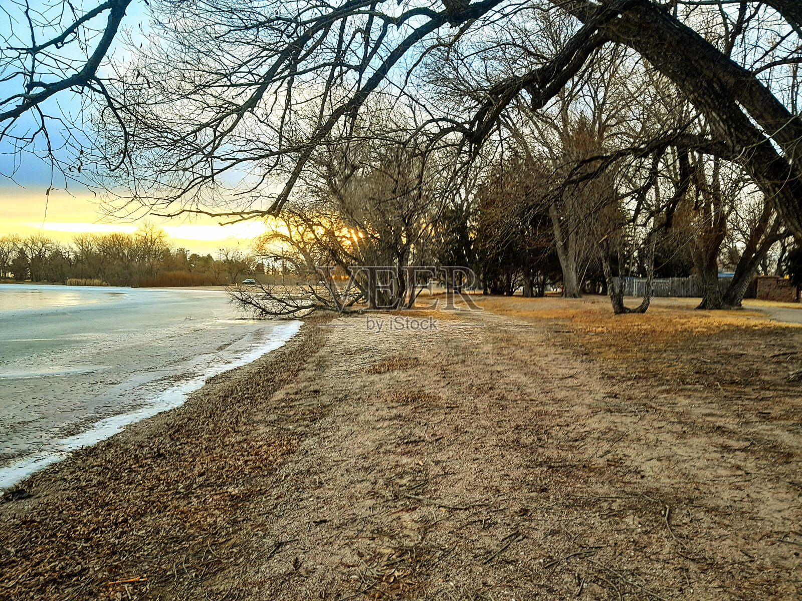 日出斯隆湖照片摄影图片