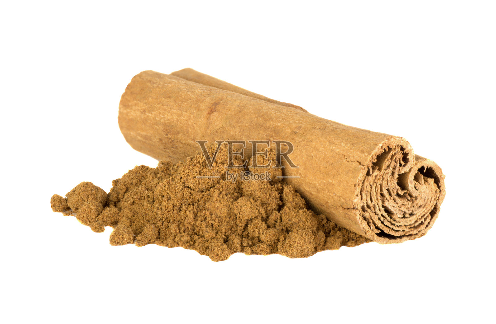 肉桂棒和一堆粉末孤立在白色的背景照片摄影图片