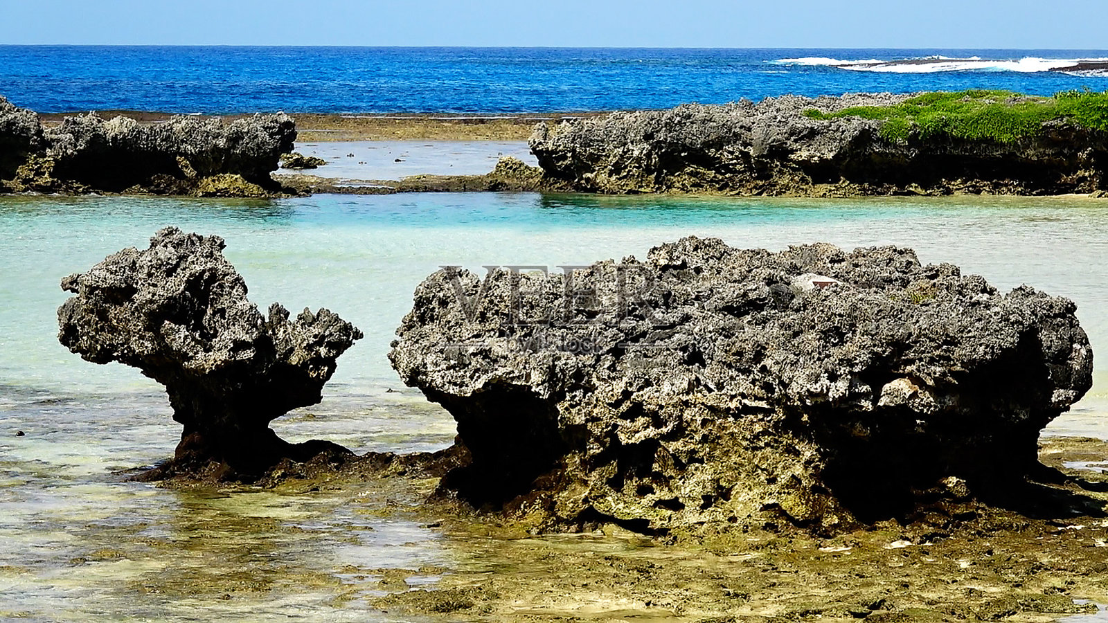 瓦努阿图伊顿海滩美丽的风景和清澈的海水。照片摄影图片