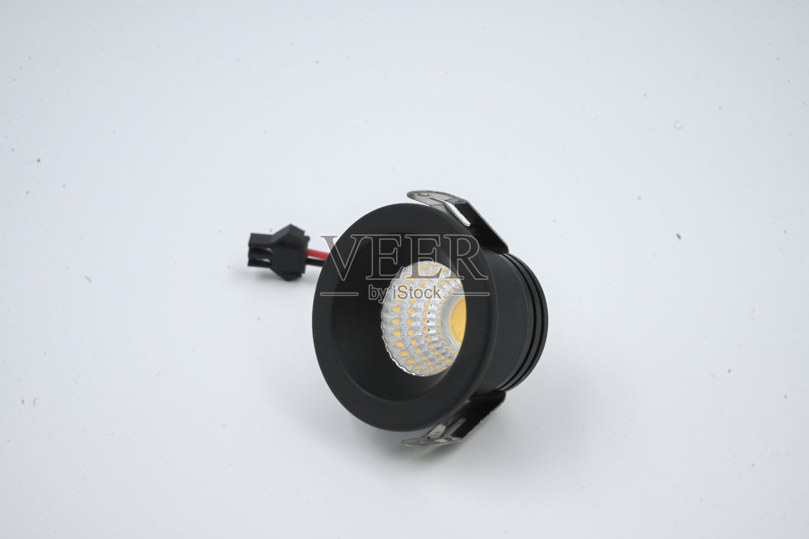 室内表面和内嵌光隔离在白色背景上照片摄影图片