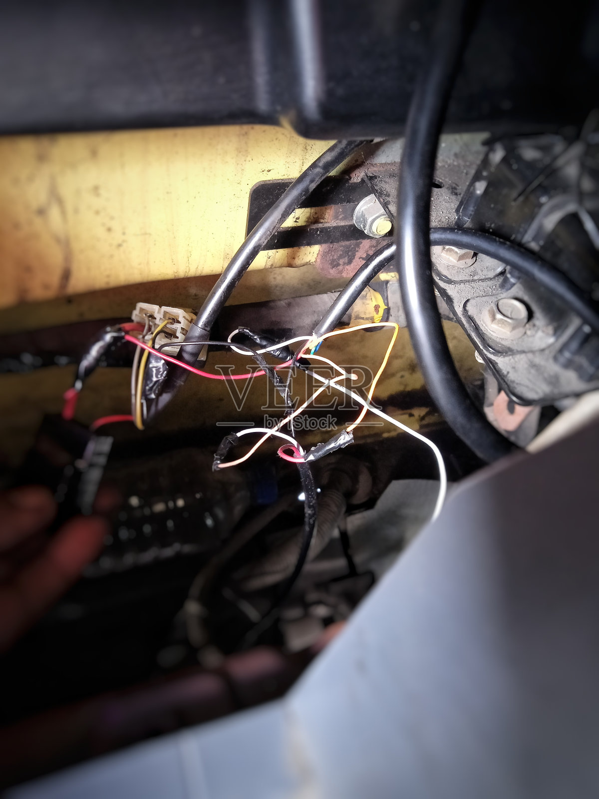 车里的电缆连接照片摄影图片