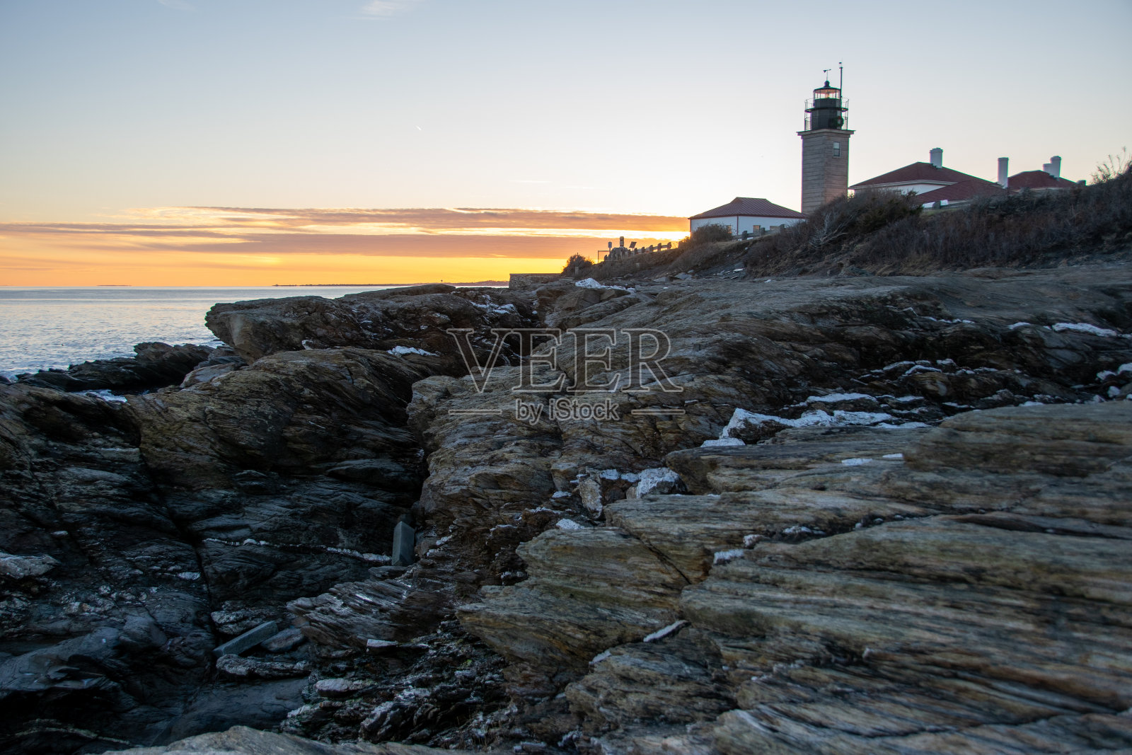 日落时海狸尾灯塔的东景照片摄影图片