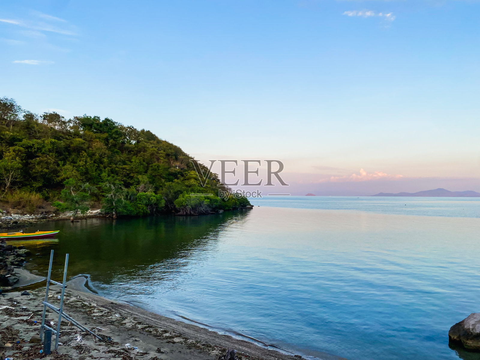 早晨海滩上的气氛照片摄影图片