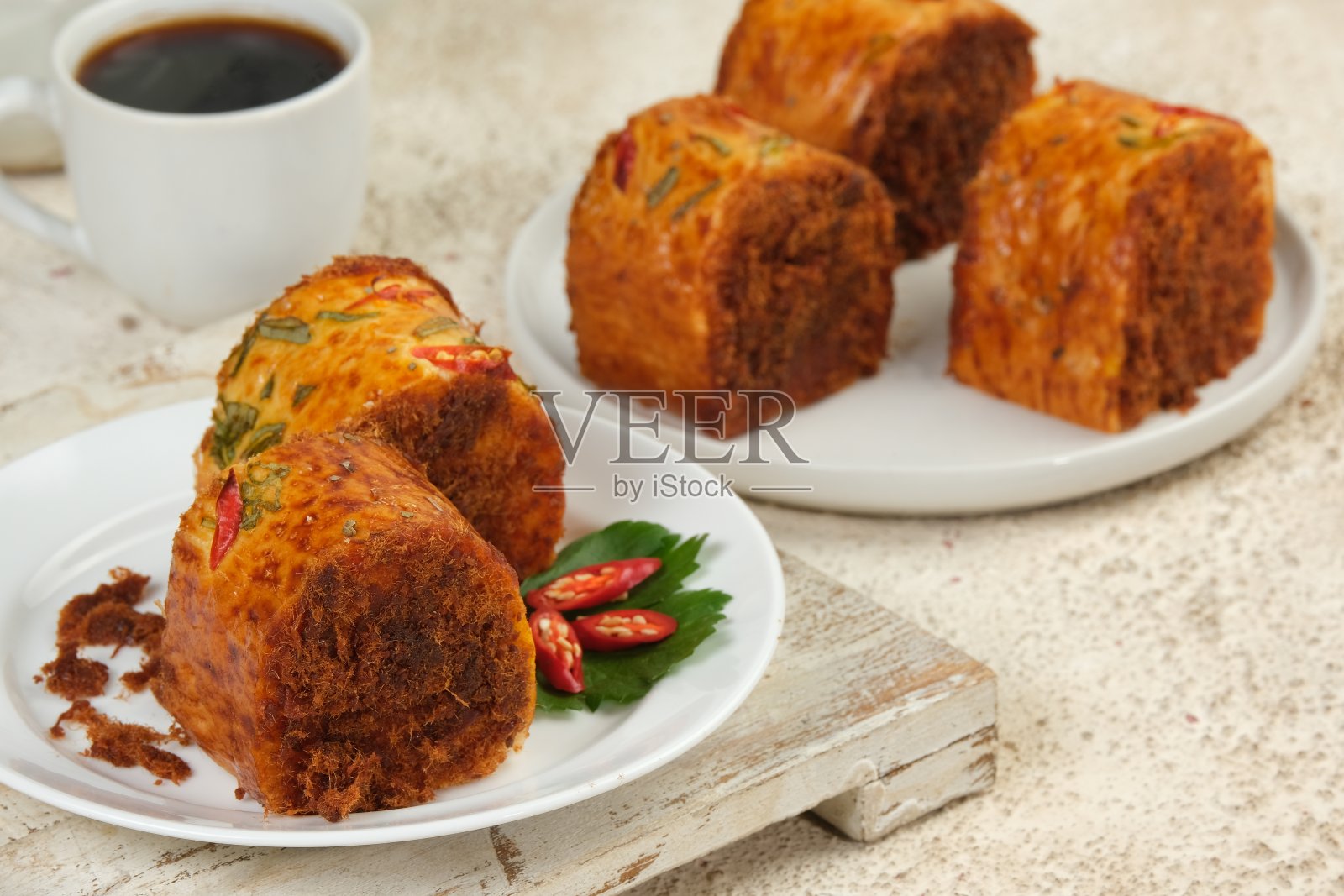 roti abon gulung或Floss Roll面包卷，亚洲风格的烘焙糕点，甜美可口照片摄影图片