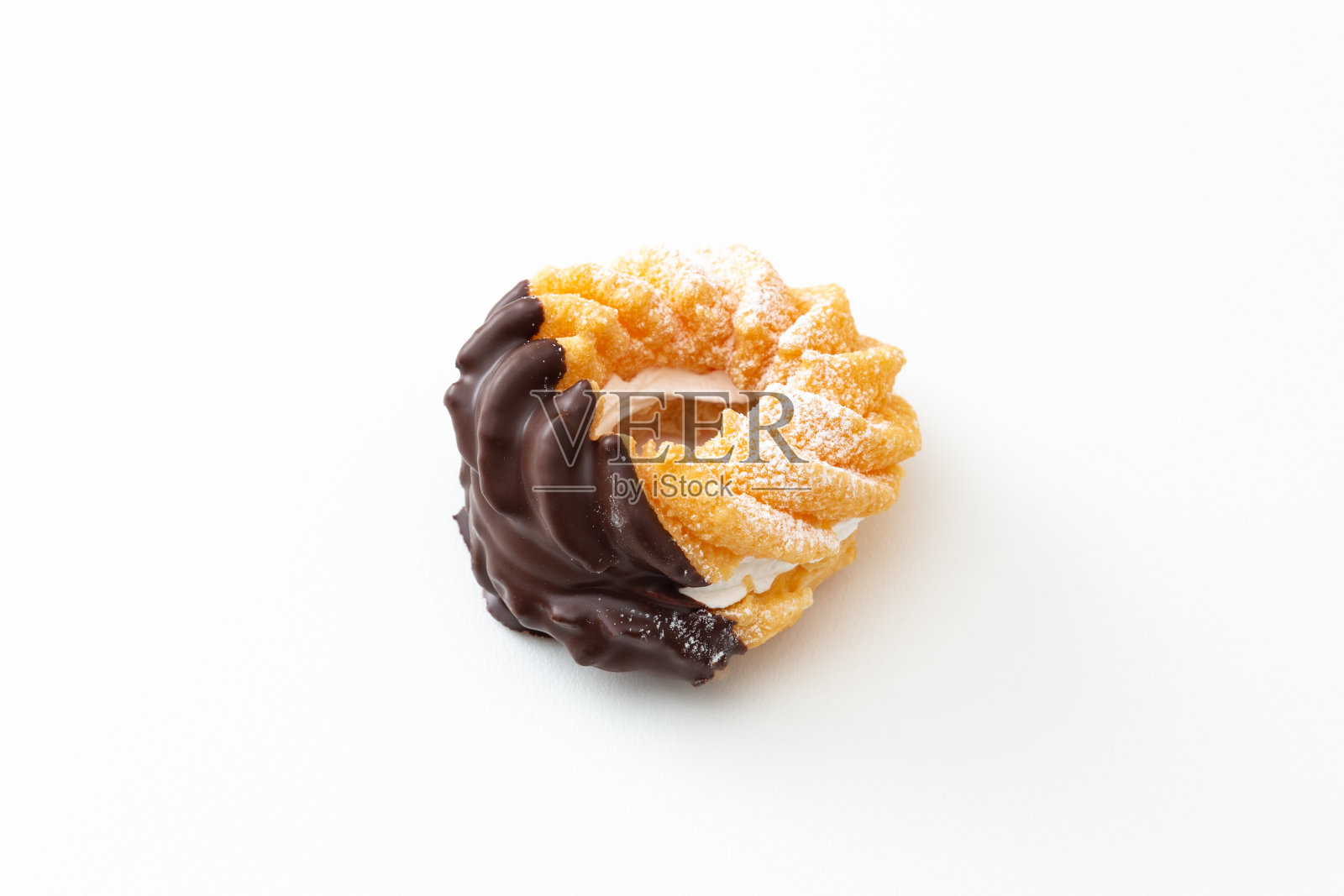 白色背景上的甜甜圈。照片摄影图片