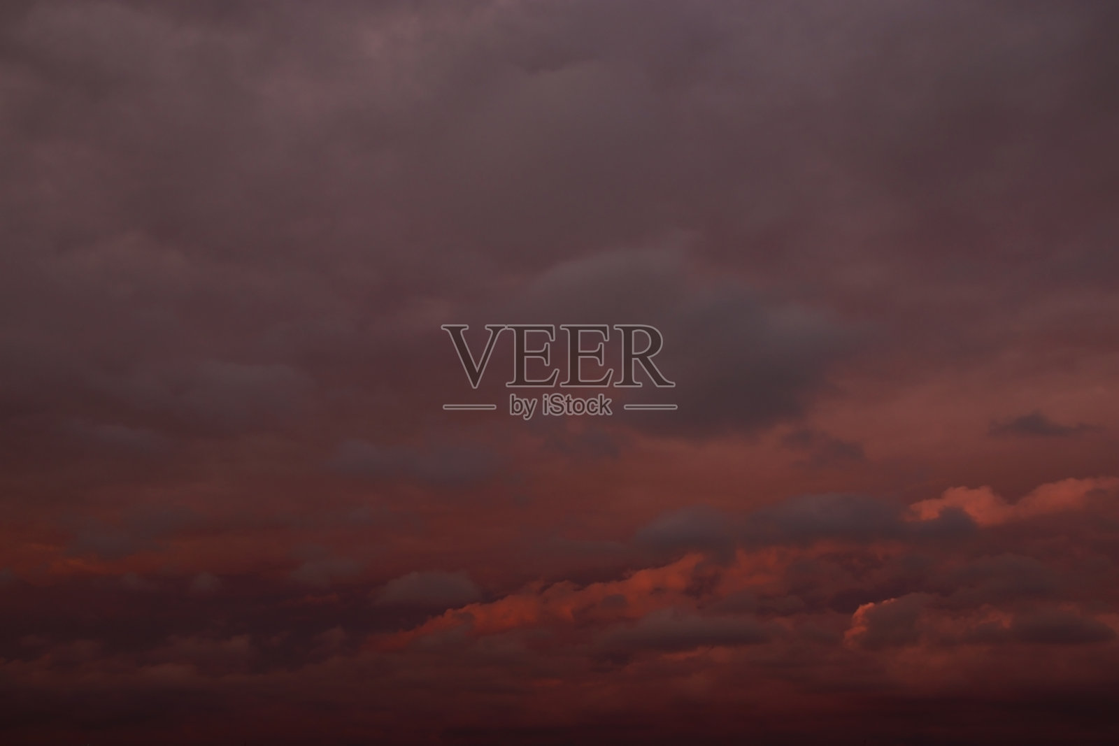 天空的风景。丰富多彩的日落。照片摄影图片