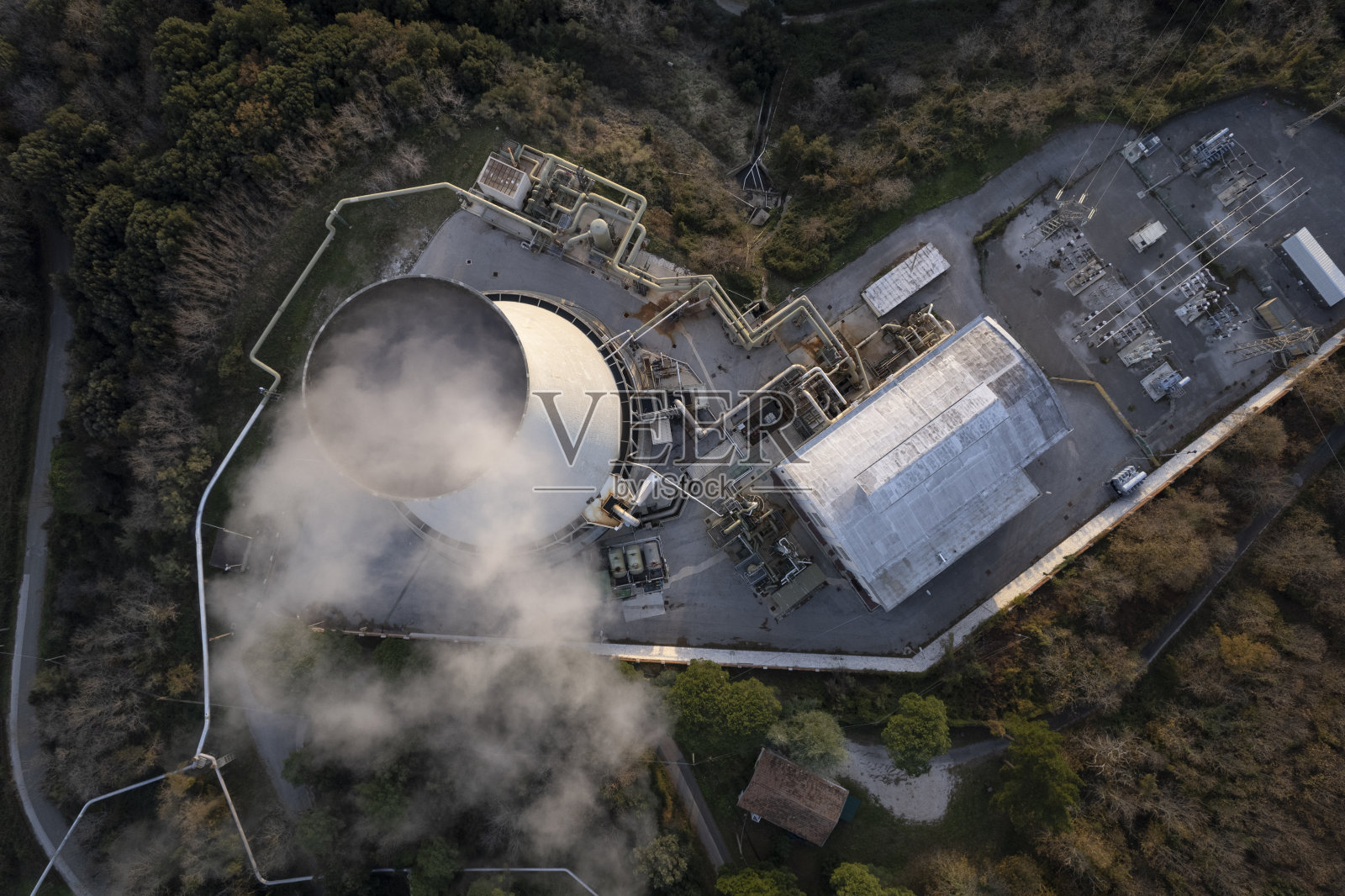 蒙特罗通多-马里蒂玛地区含硼喷孔的工业开发照片摄影图片