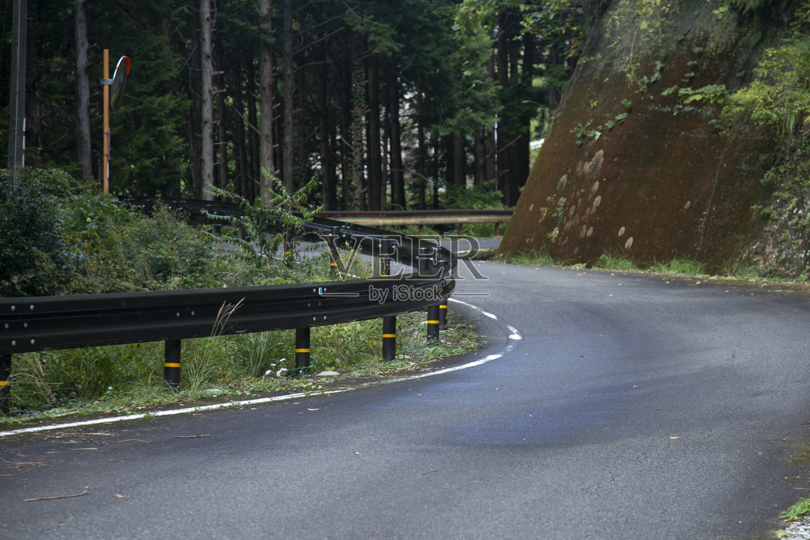 日本和歌山半岛山上蜿蜒的道路照片摄影图片
