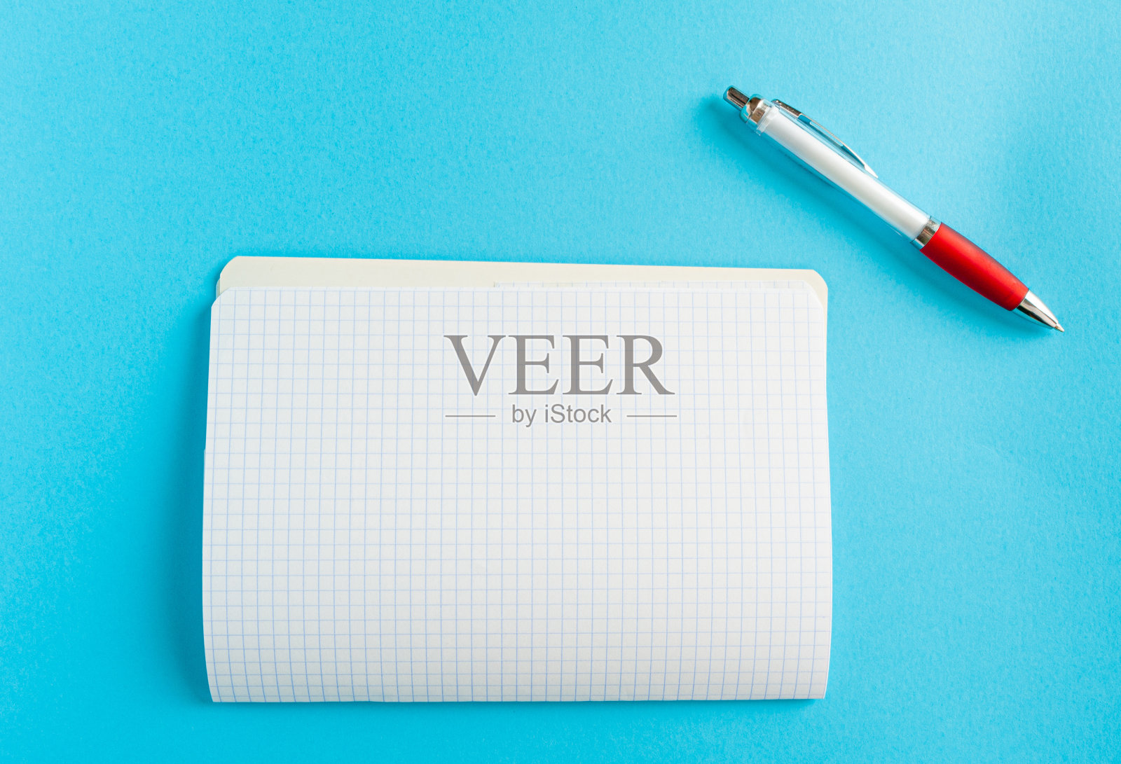 Copybook Mockup，笔记本在办公桌上与文本的复制空间，Moleskin模板照片摄影图片