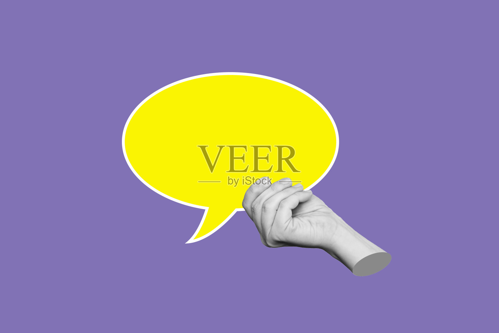 古色古香的女性雕像的手拿着黄色标注的文字信息孤立在紫色的背景照片摄影图片