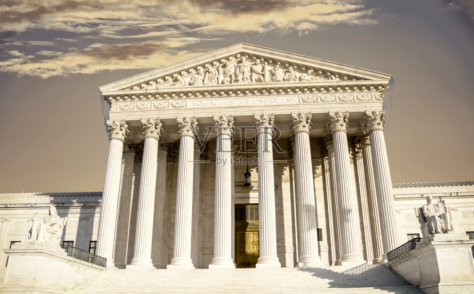 位于美国华盛顿特区的美国最高法院大楼照片摄影图片