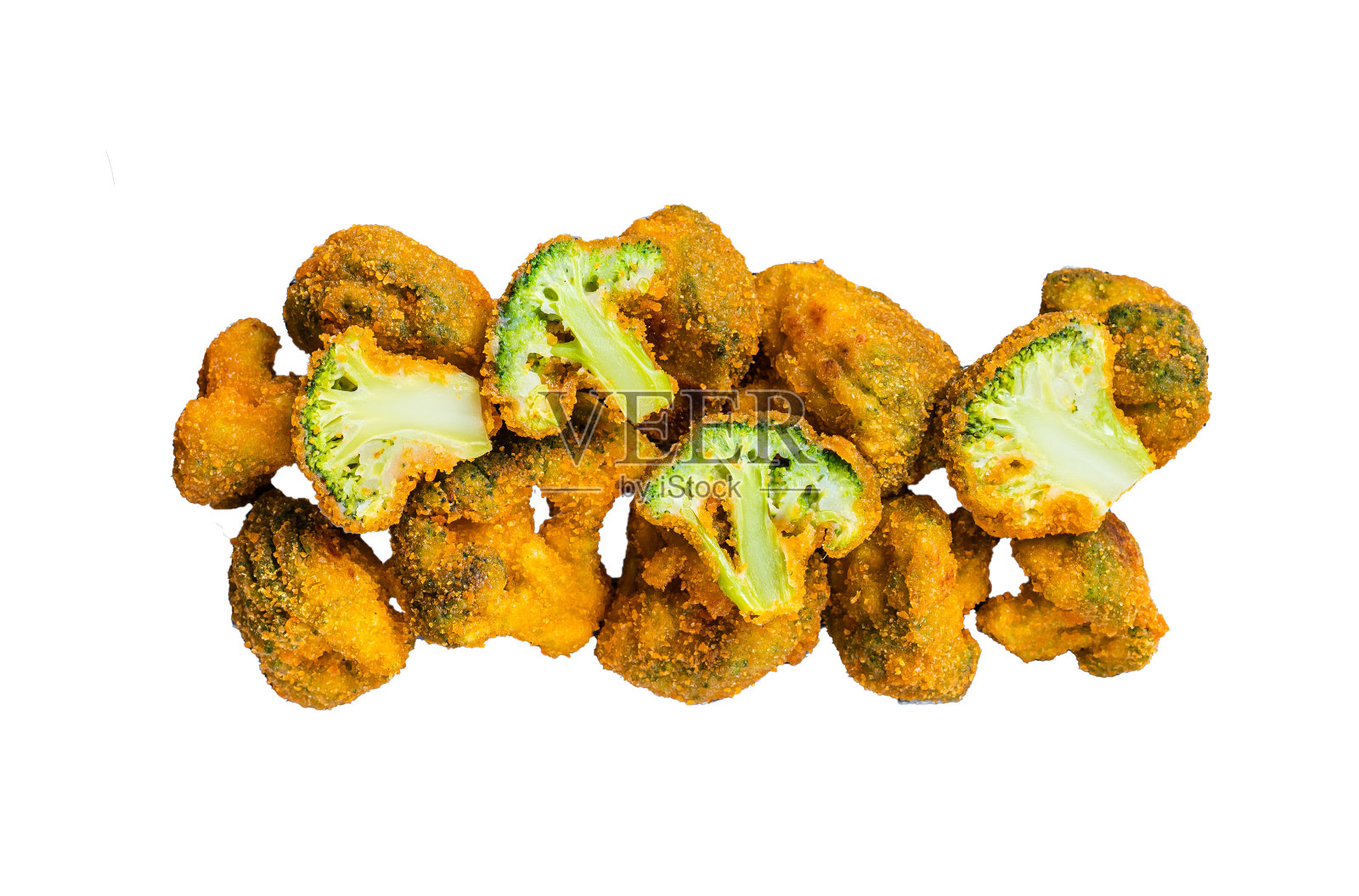 用香草在木板上烤好面包屑的西兰花。孤立在白色背景上。照片摄影图片