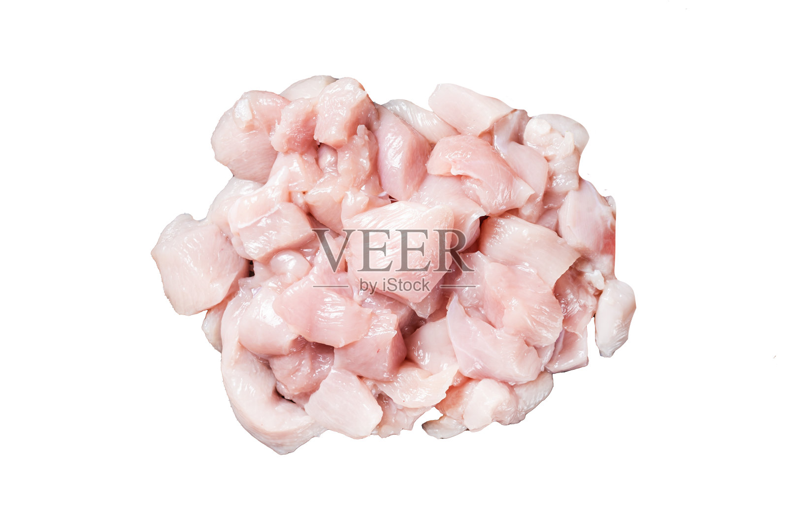 生鸡柳切成方块，生禽肉切片，放在木板上。孤立在白色背景上。照片摄影图片