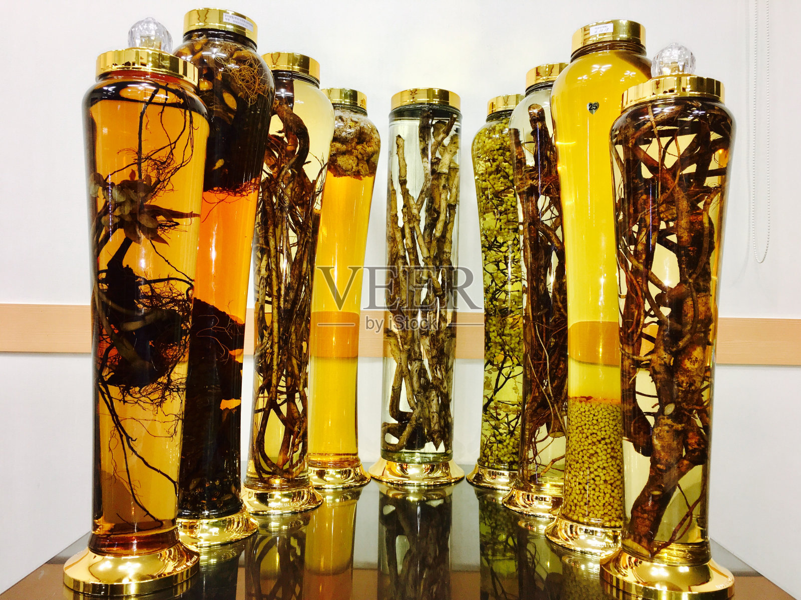 许多漂亮的葡萄酒。照片摄影图片