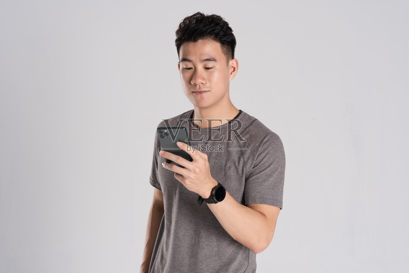 亚洲人在白色背景下锻炼的形象照片摄影图片