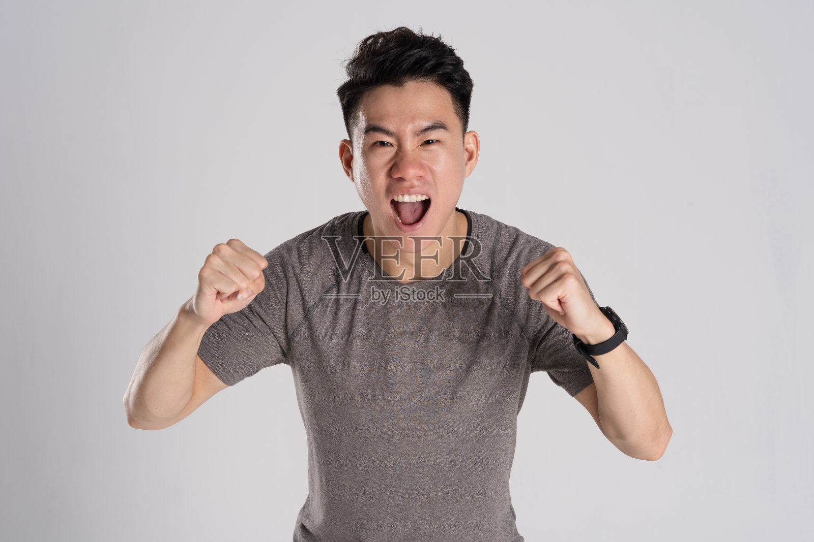 亚洲人在白色背景下锻炼的形象照片摄影图片