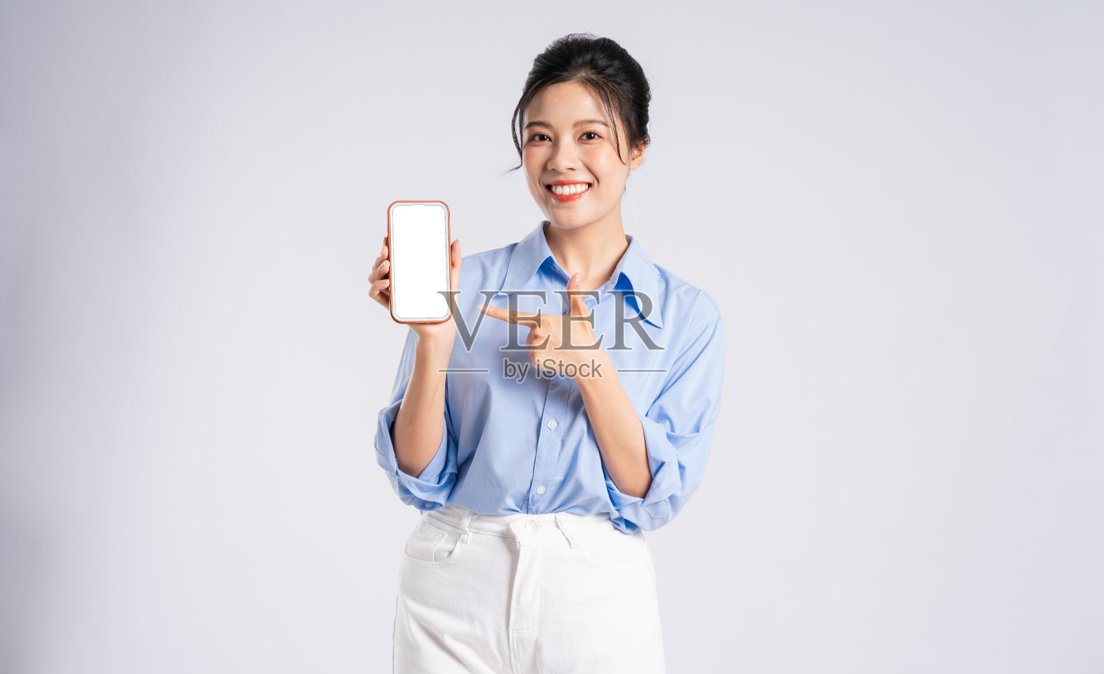 年轻的亚洲女商人的肖像，孤立在白色背景上照片摄影图片