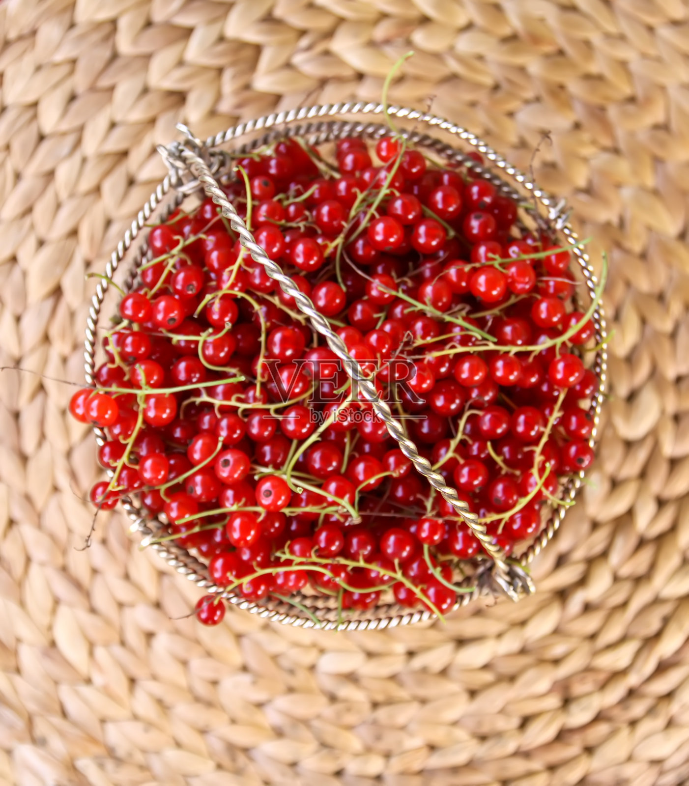 新鲜成熟的红浆果。健康食品配料。照片摄影图片