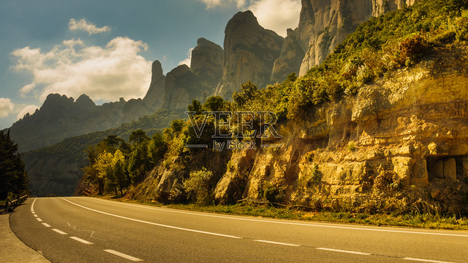蒙特塞拉特山，西班牙加泰罗尼亚。照片摄影图片