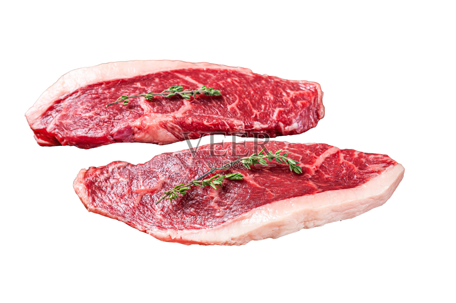 未煮熟的牛里脊肉或牛臀肉排孤立在白色背景，俯视图。照片摄影图片