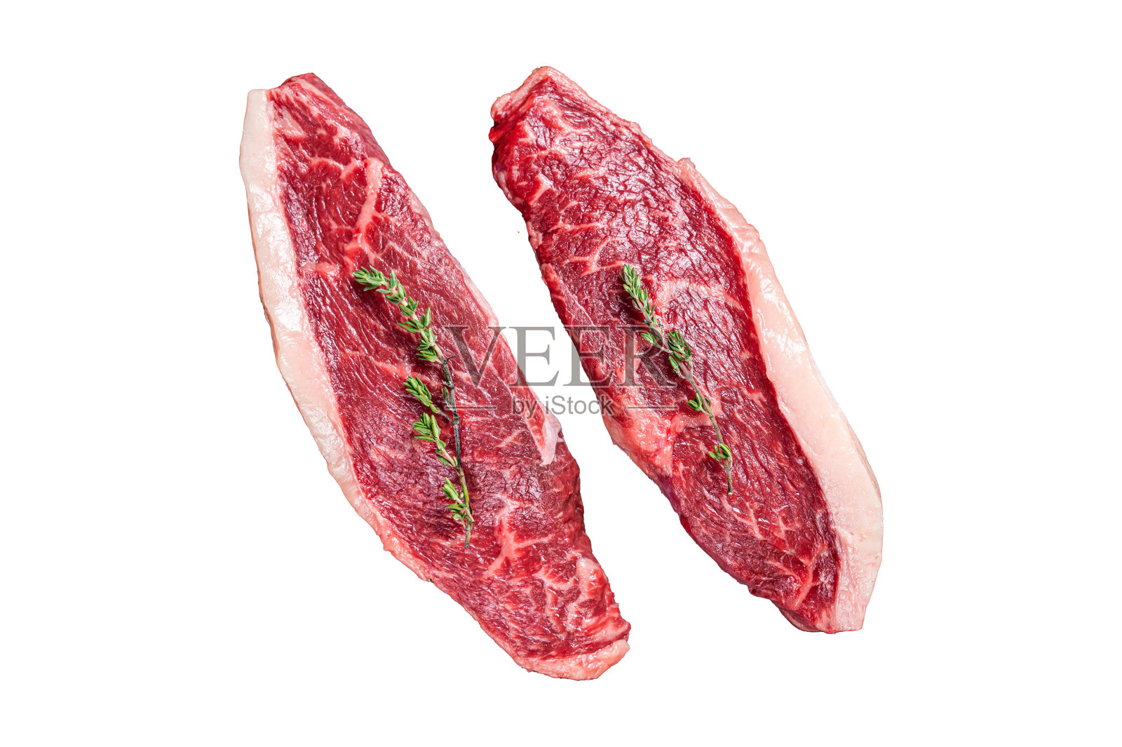 未煮熟的牛里脊肉或牛臀肉排孤立在白色背景，俯视图。照片摄影图片