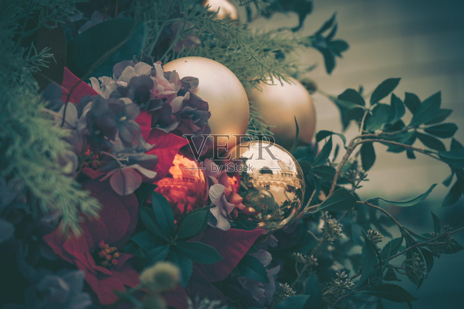 美丽的人造玫瑰背景，复古风格;照片摄影图片