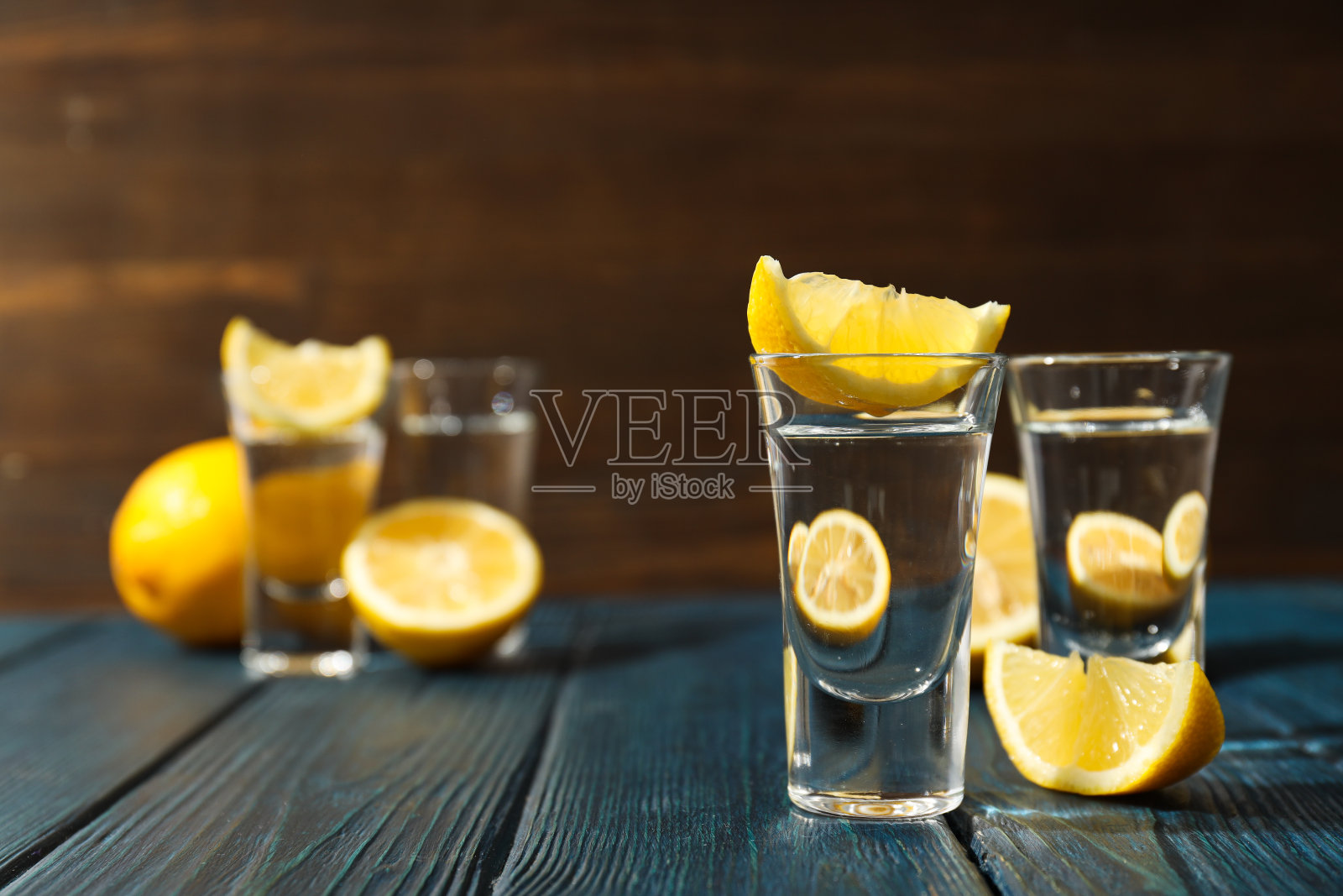 烈酒的概念——伏特加酒照片摄影图片