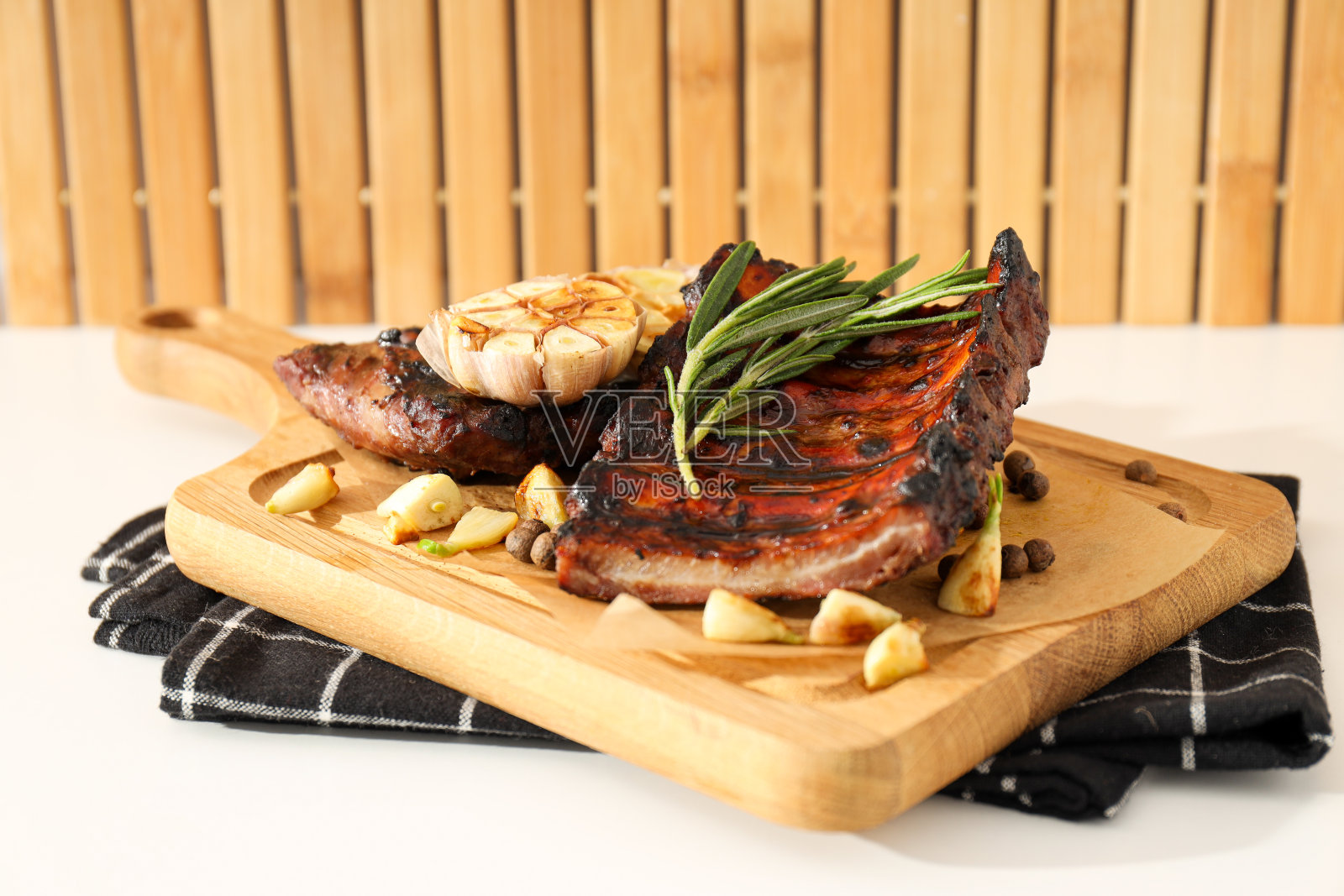 美味的油炸食品-烧烤排骨，美味的油炸肉照片摄影图片