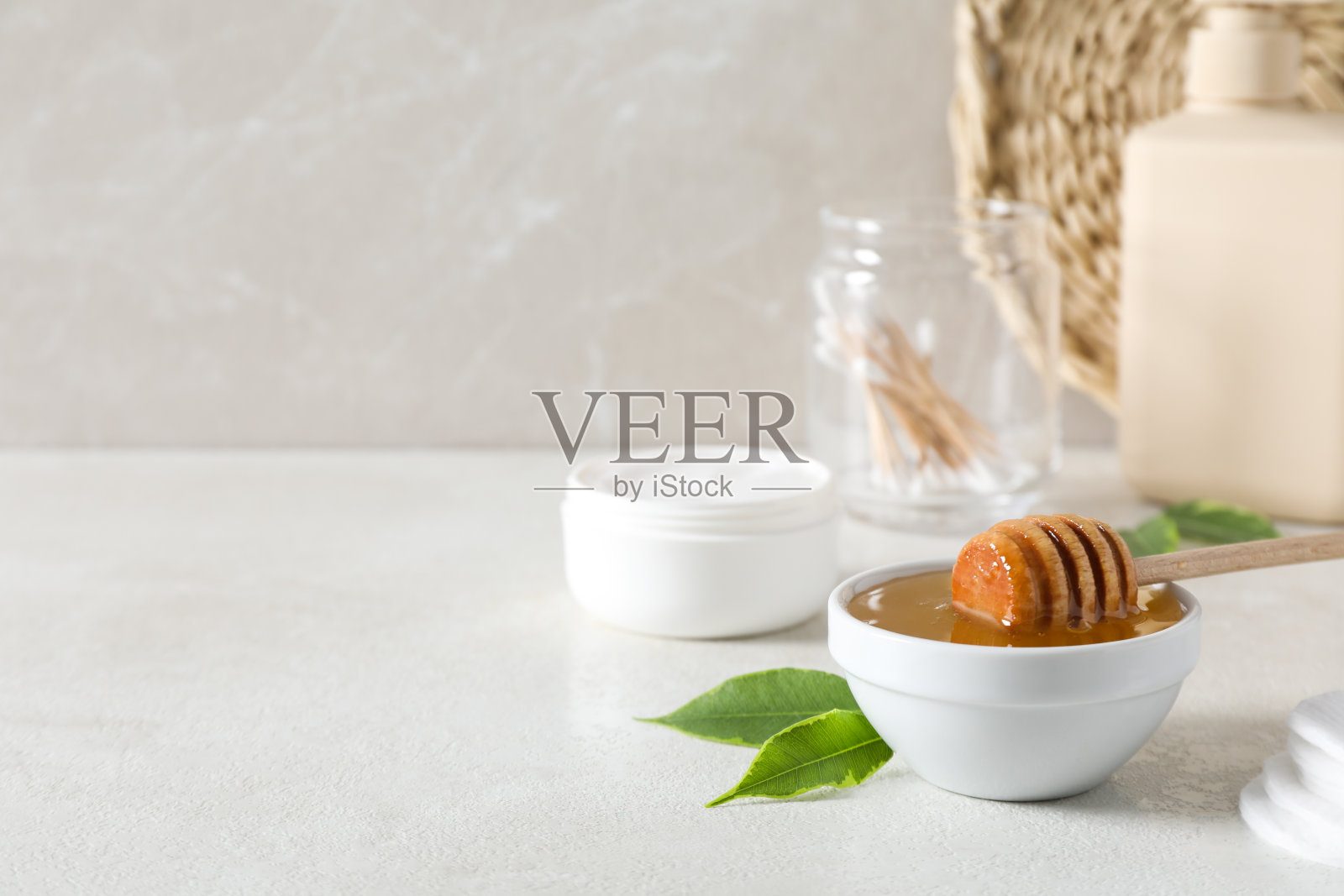 概念面部和皮肤护理用品-蜂蜜化妆品照片摄影图片