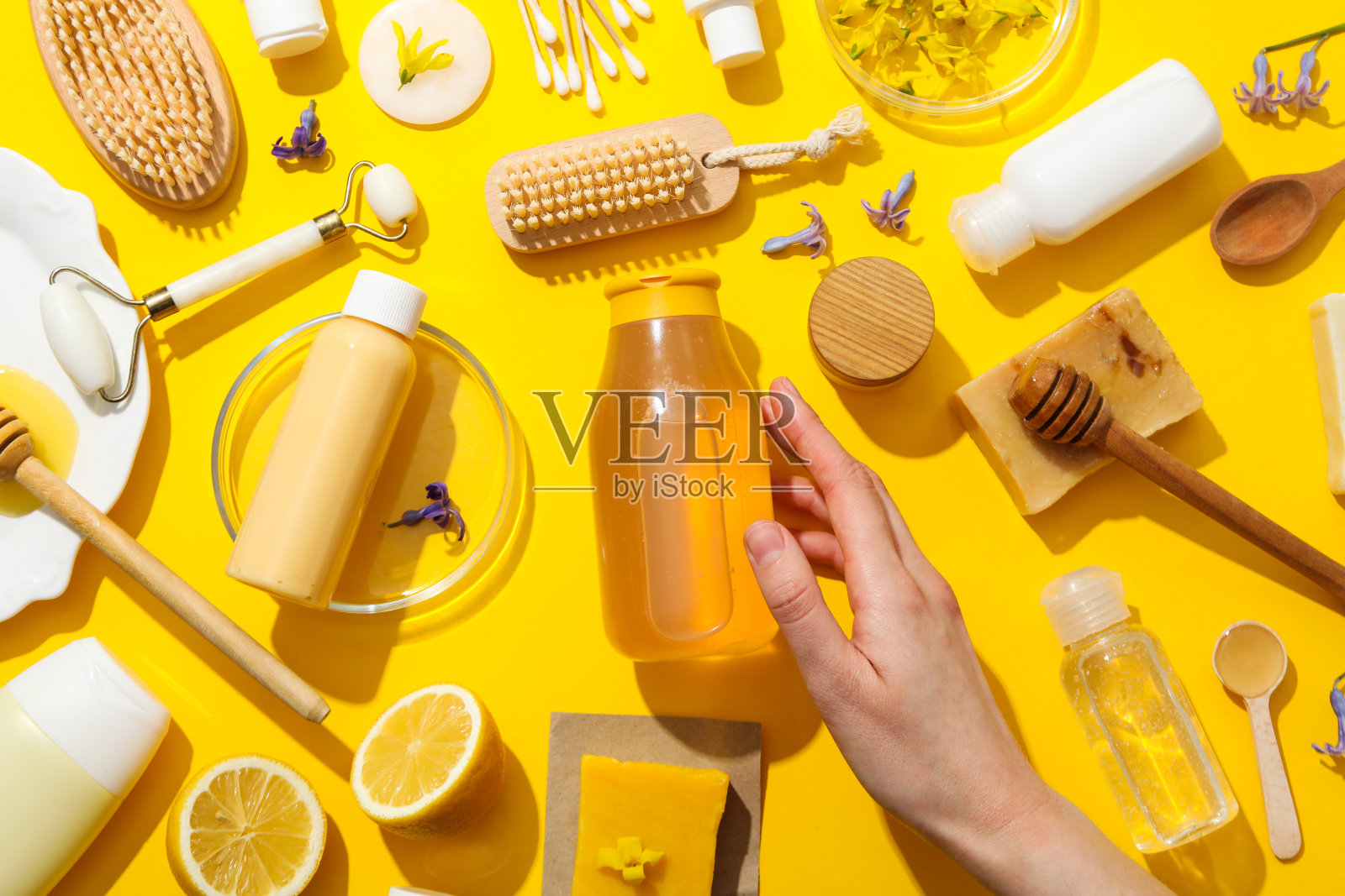 概念面部和皮肤护理用品-蜂蜜化妆品照片摄影图片