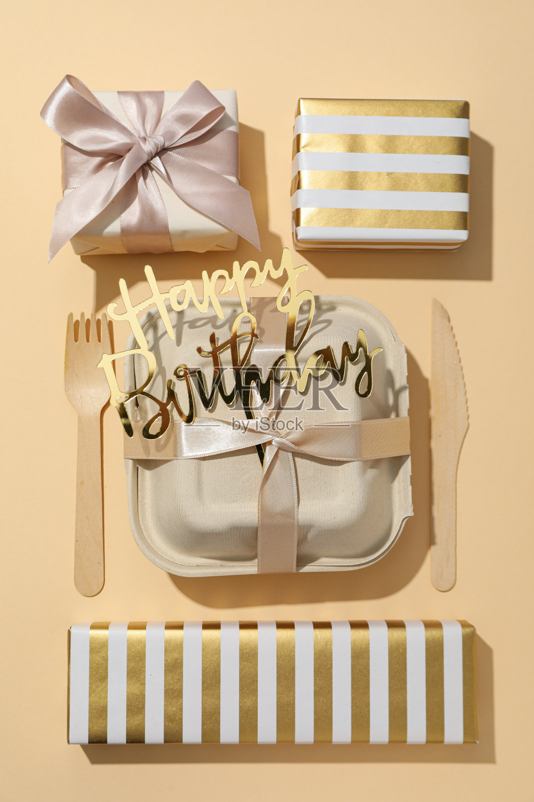 祝贺和庆祝的概念，盒装便当蛋糕照片摄影图片