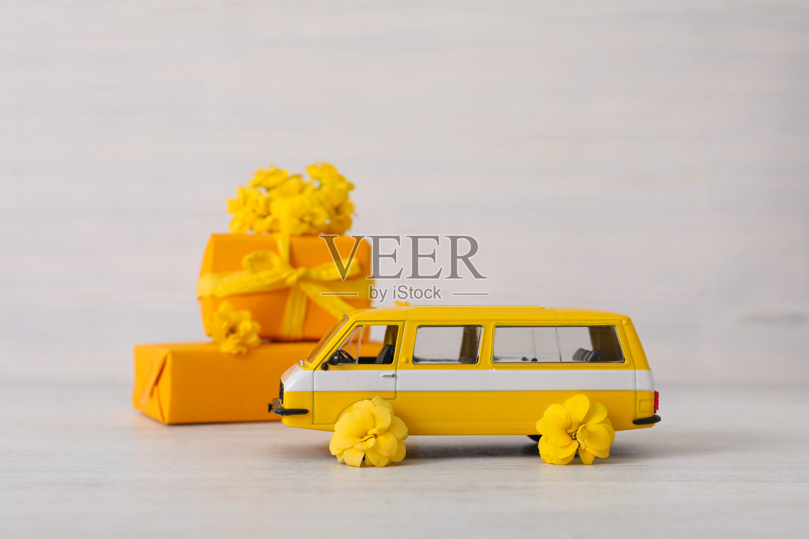 秋季或秋季旅游度假的概念与汽车照片摄影图片