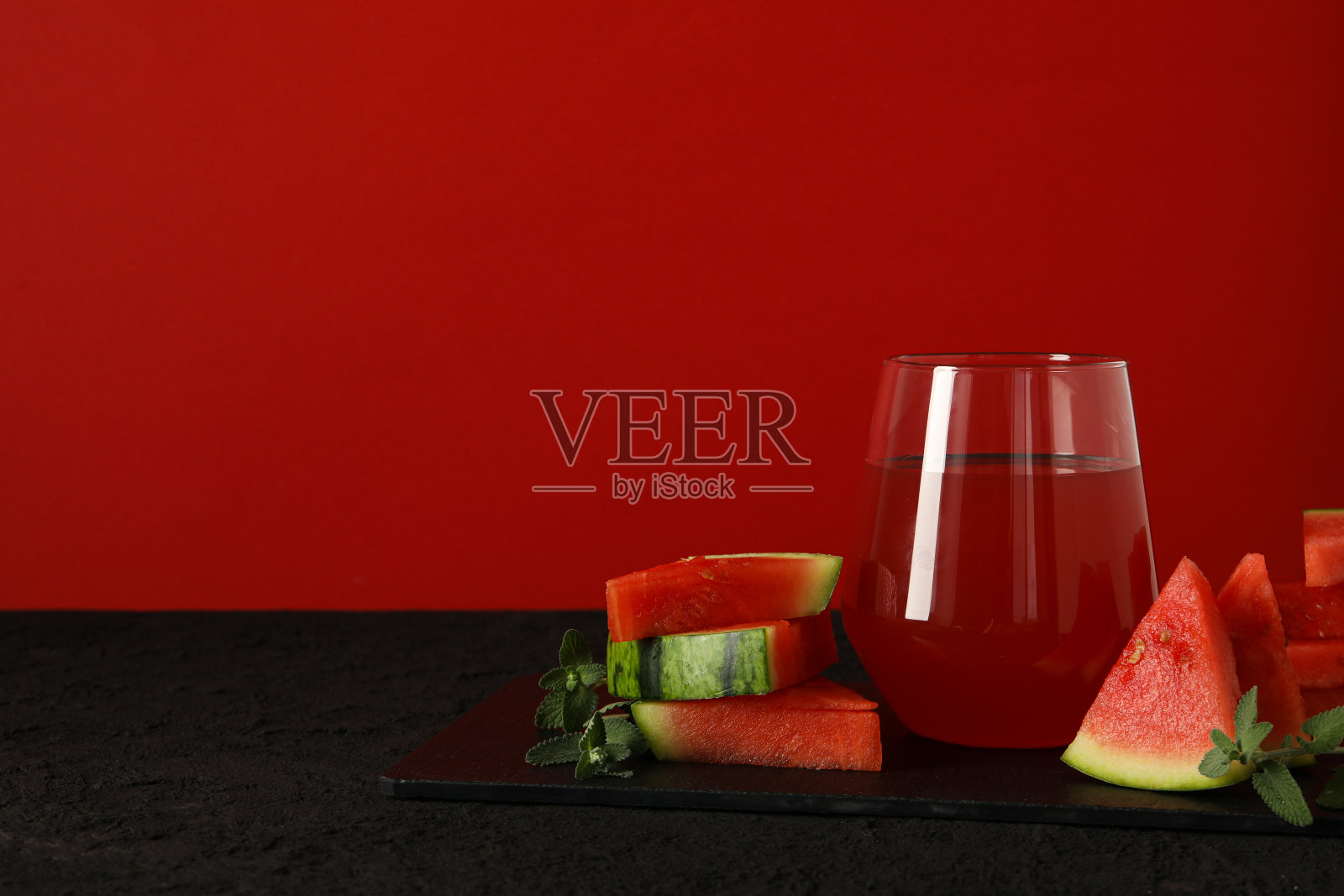 新鲜多汁食物的概念-西瓜照片摄影图片