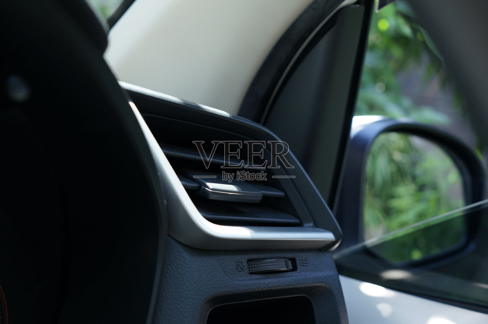 汽车空调或空调内部仪表板。有选择性的重点照片摄影图片