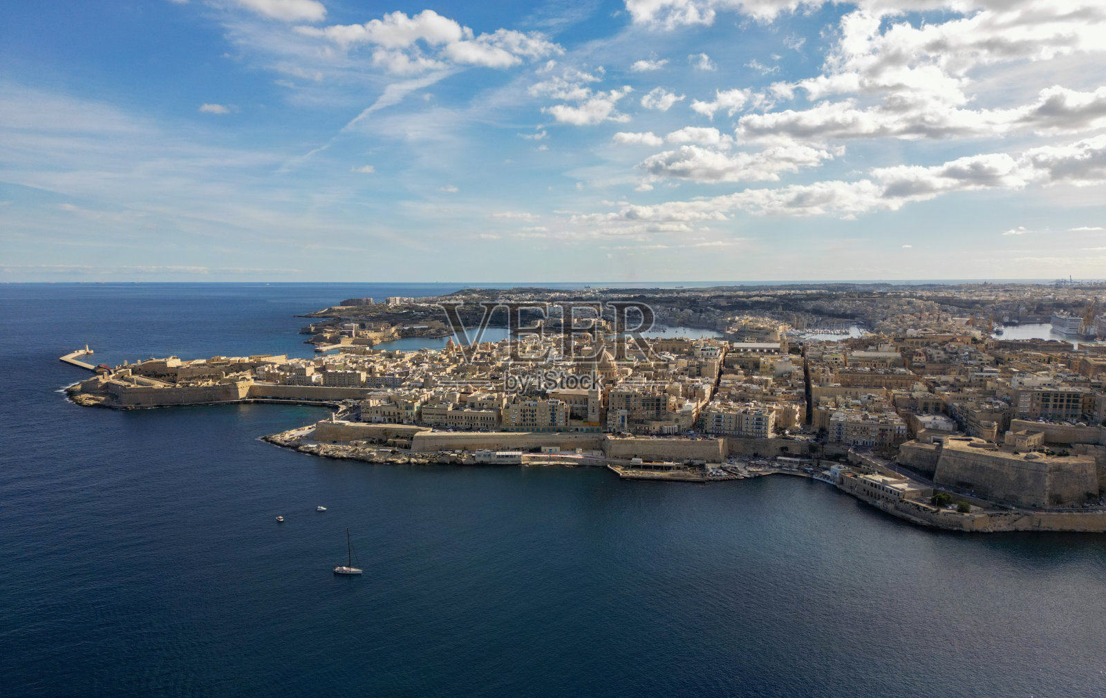 瓦莱塔从上空拍摄的令人叹为观止的景色照片摄影图片