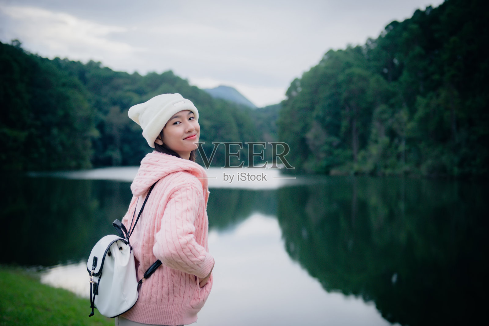 女人旅行照片摄影图片