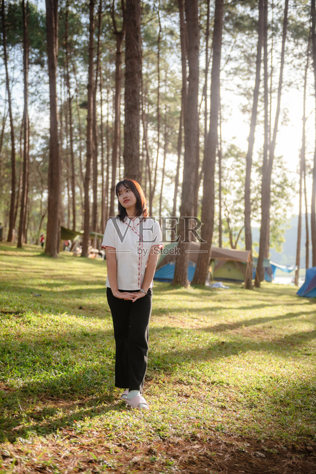 女人旅行照片摄影图片