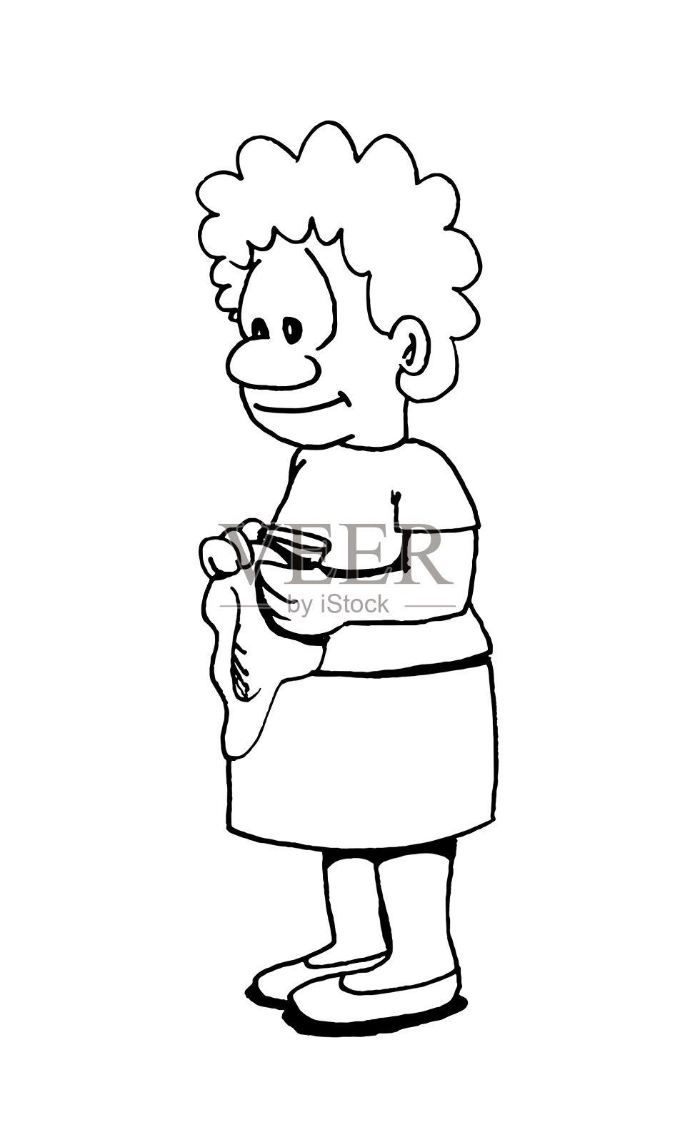 可爱的微笑短发中年妇女角色站在擦玻璃杯。黑白卡通风格的素描矢量插图孤立的白色背景。插画图片素材