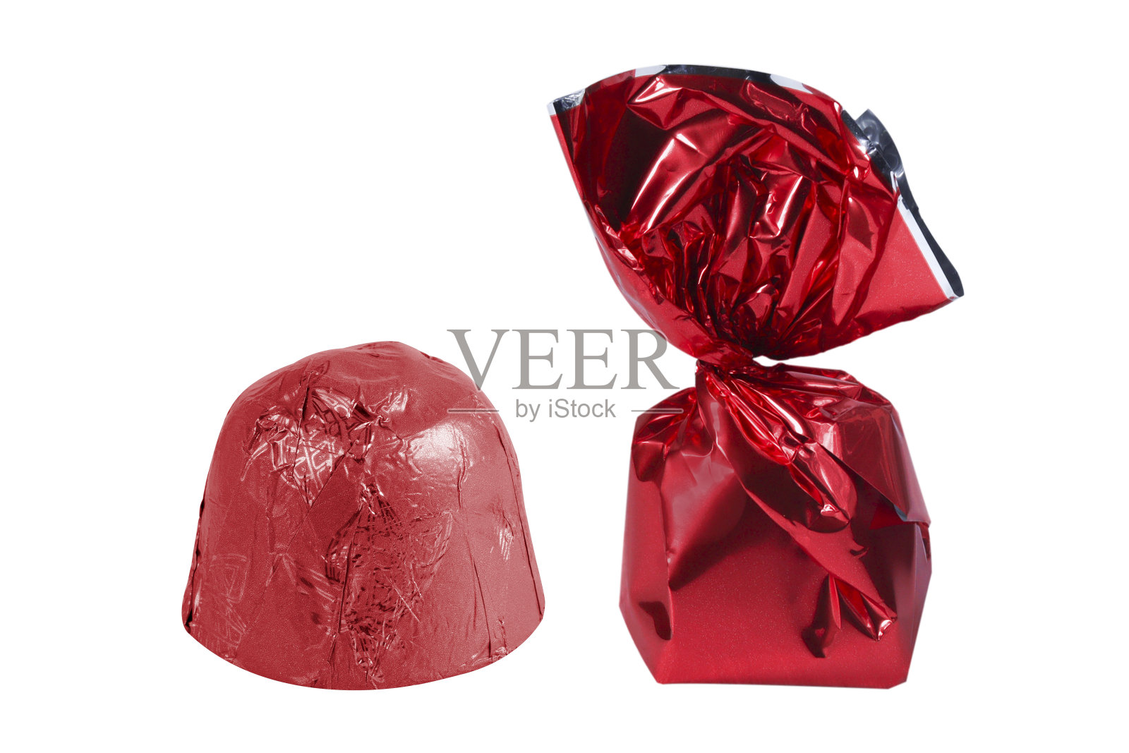 不同形状的糖果用红色包装在孤立的白色背景上。照片摄影图片