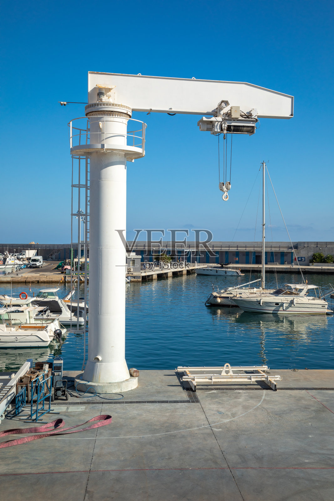 马略卡岛卡拉拉哈达港的起重机照片摄影图片