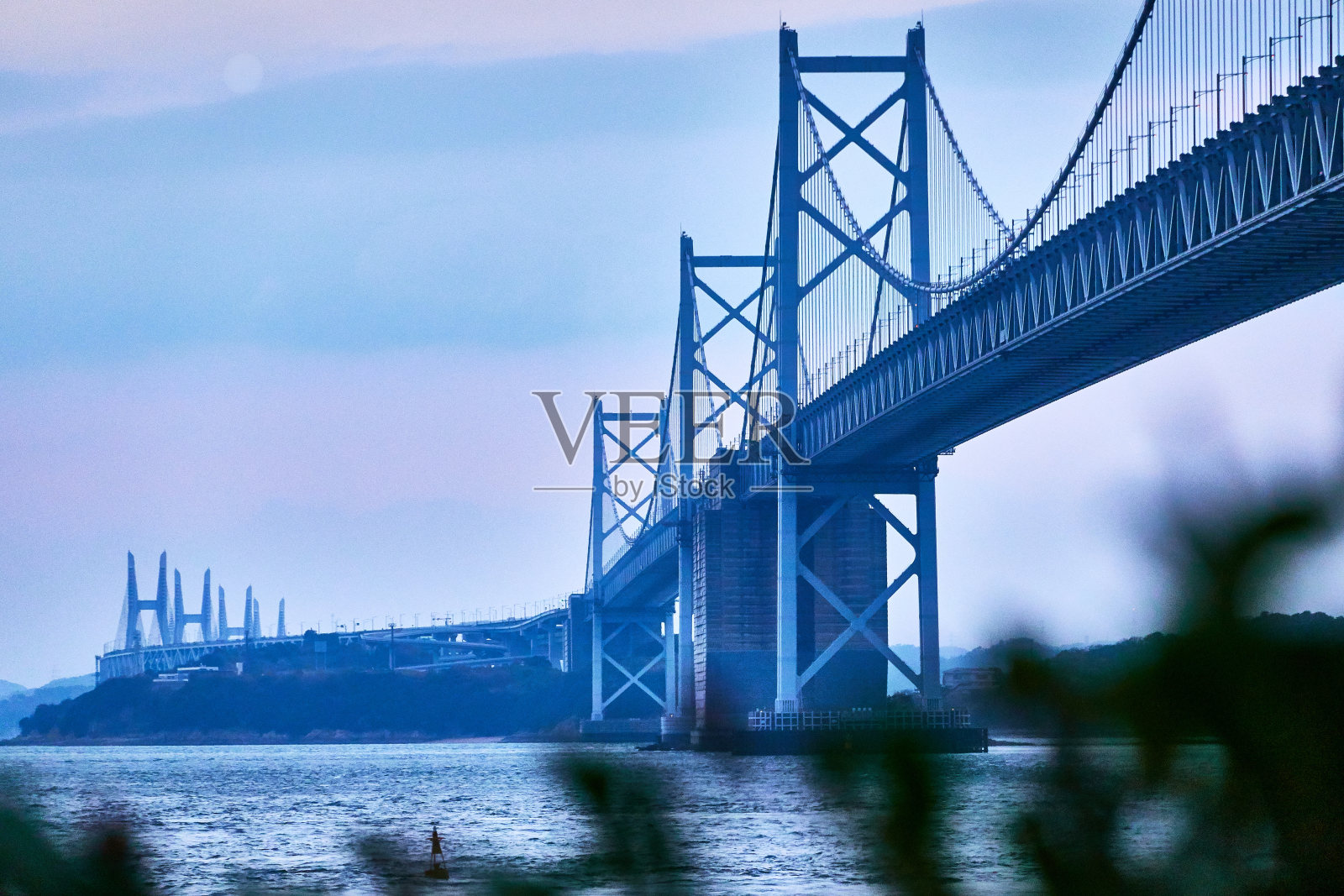 桥式建筑，海景优美照片摄影图片